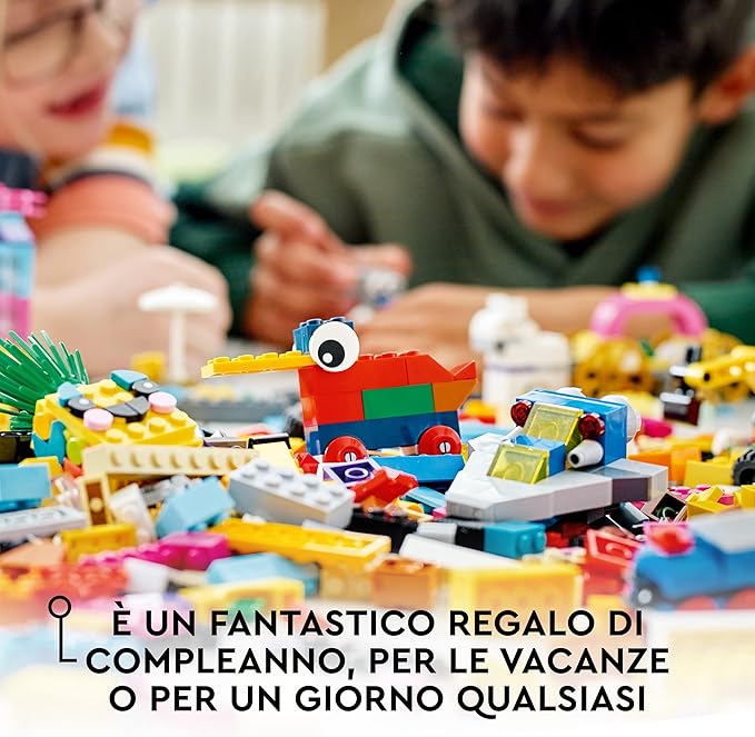 LEGO 11021 Classic 90 Anni di Gioco, Scatola con Mattoncini Colorati per 15 Mini Costruzioni di Modelli Iconici come un Treno Giocattolo, Giochi per Bambini dai 5 Anni